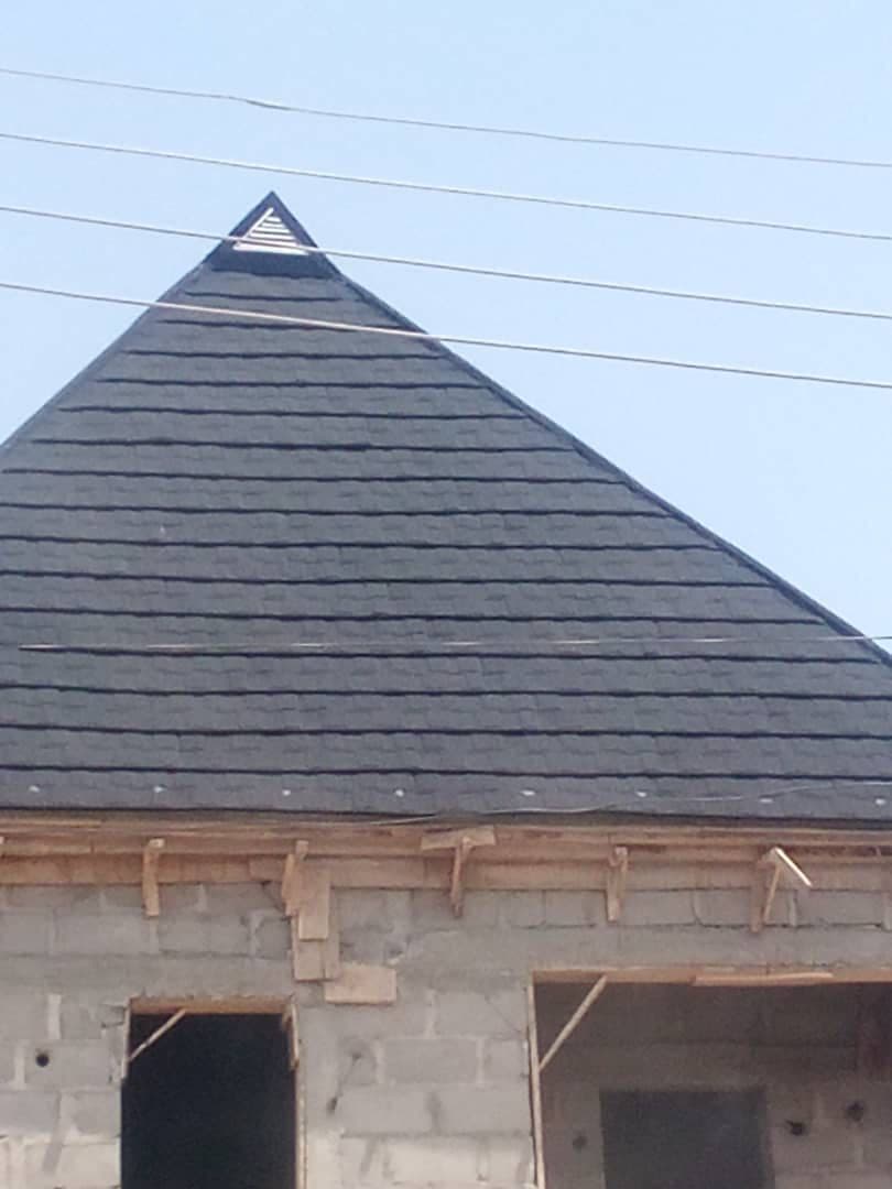 Close-up of aluminium roofing sheet profile — 0.45mm vs 0.55mm gauge comparison